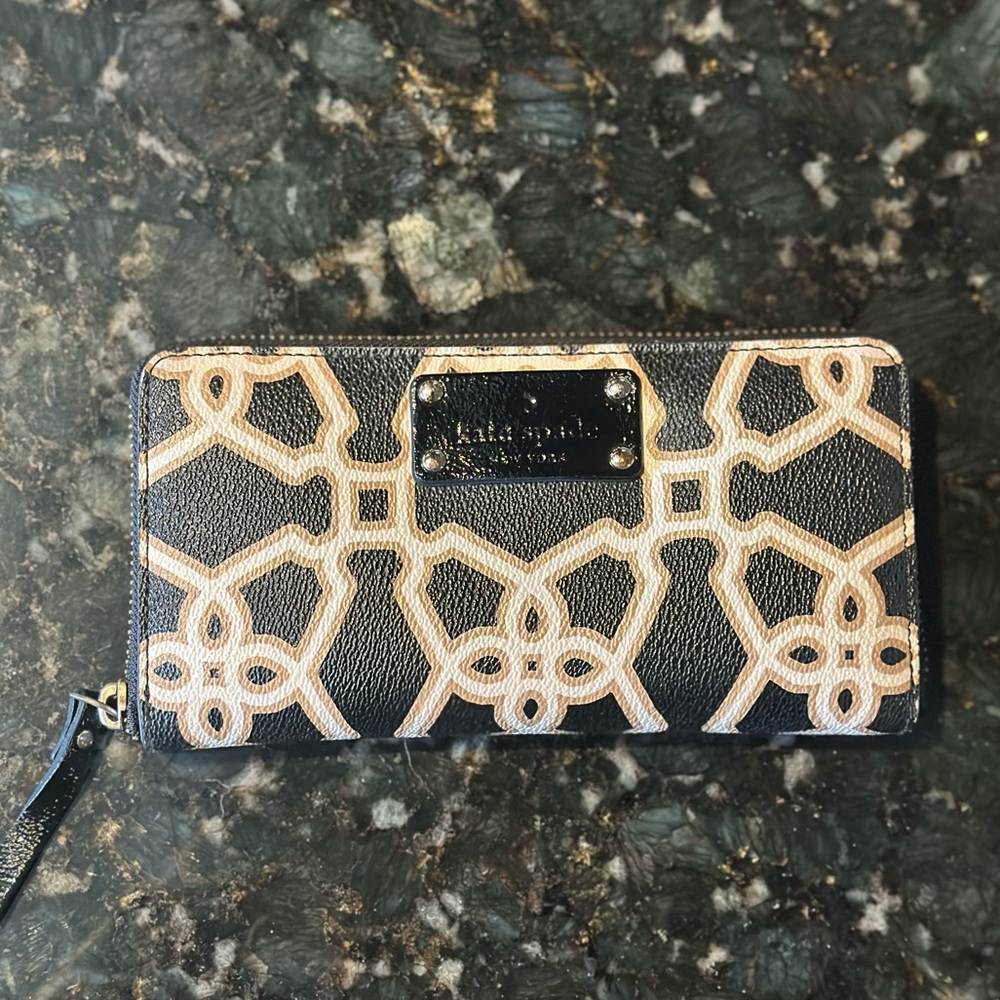EUC Kate Spade Black and Tan Wallet